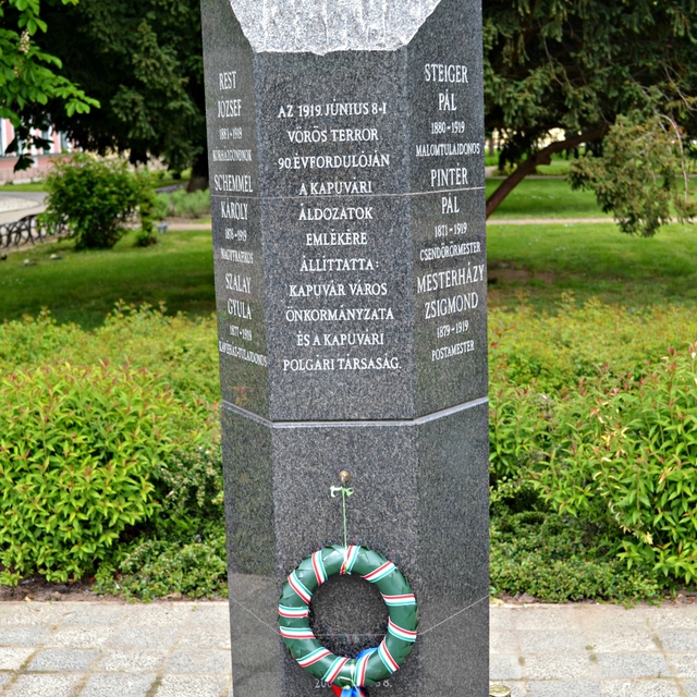 1919-es áldozatok emlékoszlopa - Kapuvár