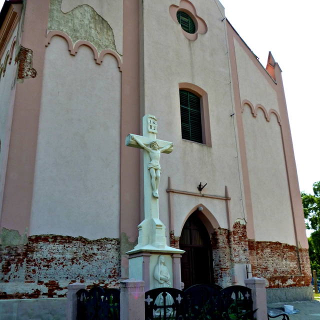 Kereszt a Templomkertben