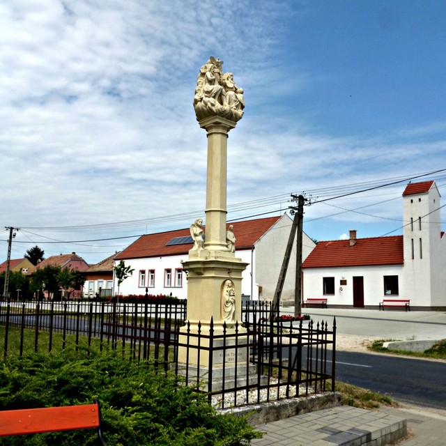 Szenthromsg szobor Himod