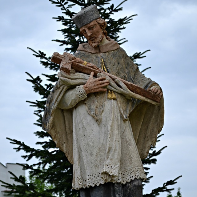 Nepomuki Szent János szobor - Vág